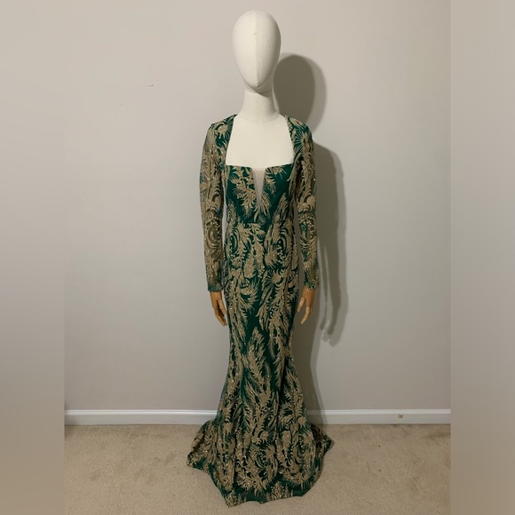 Green Chiffon and Gold Glitter Pattern with Belt - Picture 13 of 17